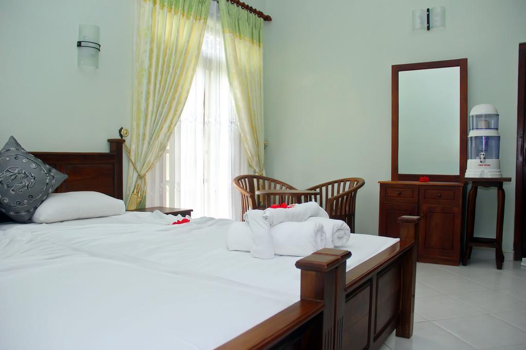 Methira Villa Aluthgama Zimmer foto