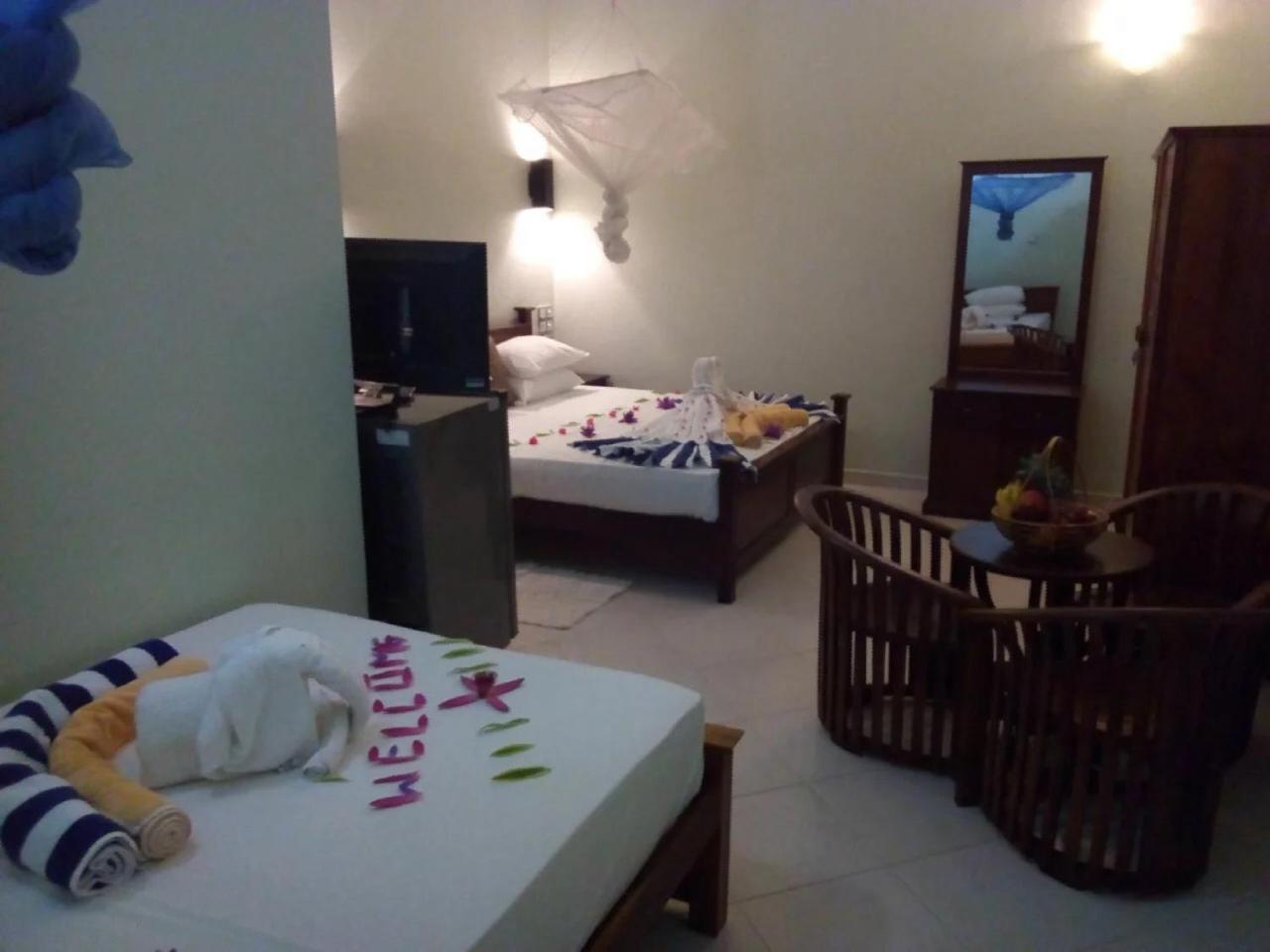 Methira Villa Aluthgama Exterior foto